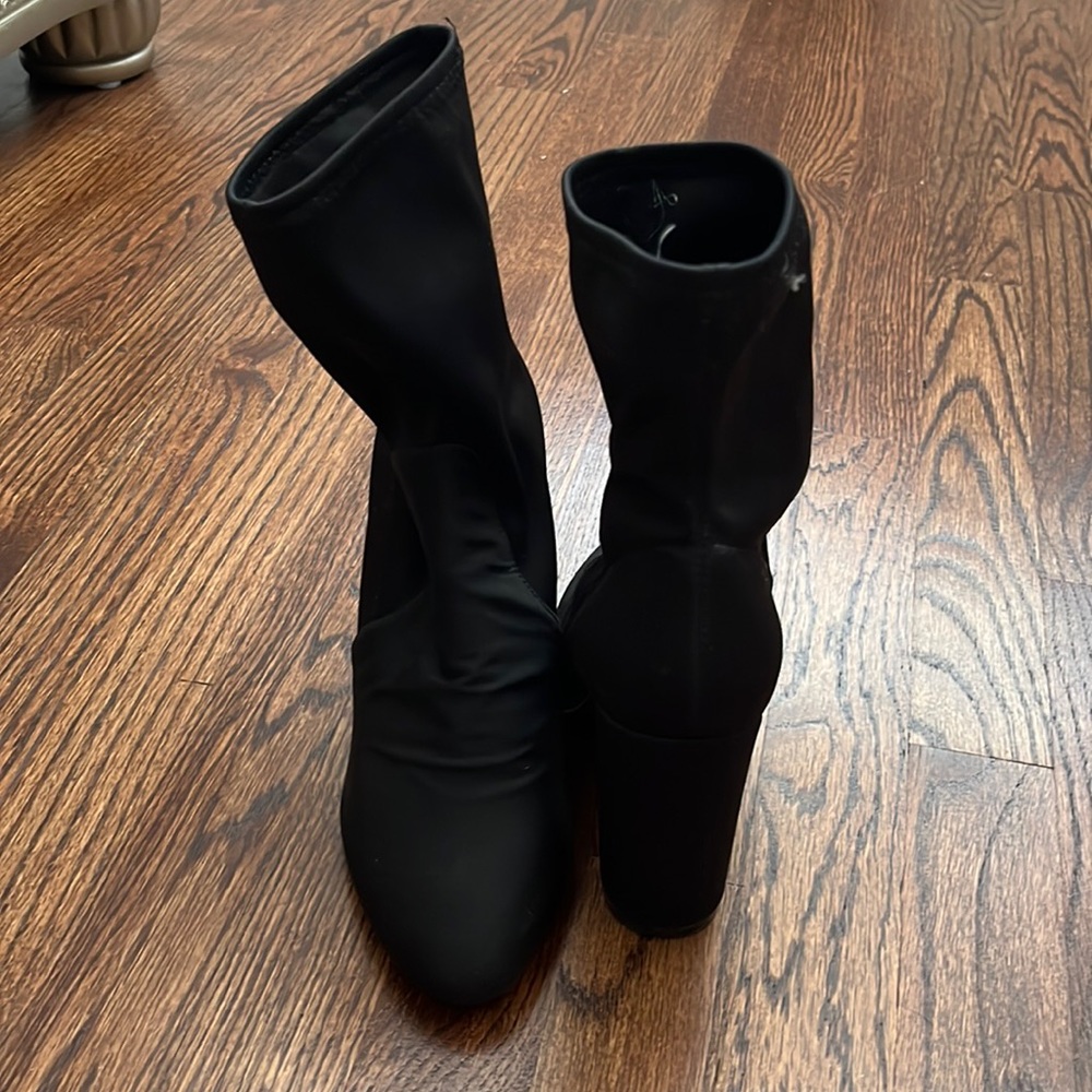 Guess ankle high heel booties